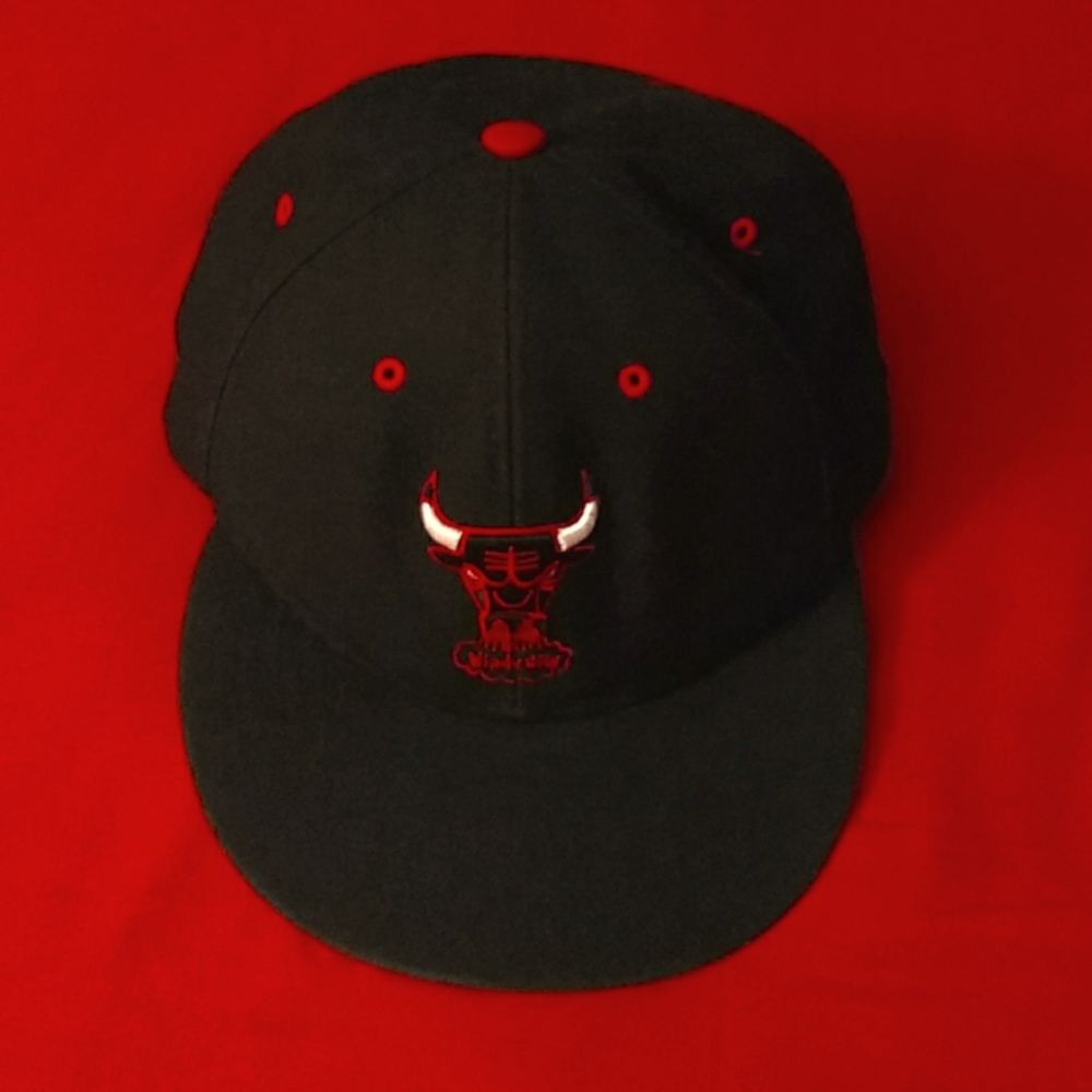 NWOT authentic  Chicago bulls hat